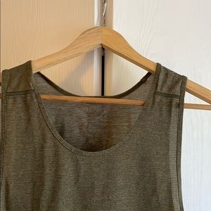 Men’s dark green Lululemon tank